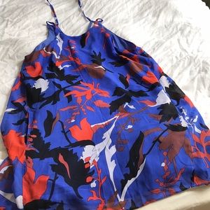 Loose fitting dress with POCKETS!